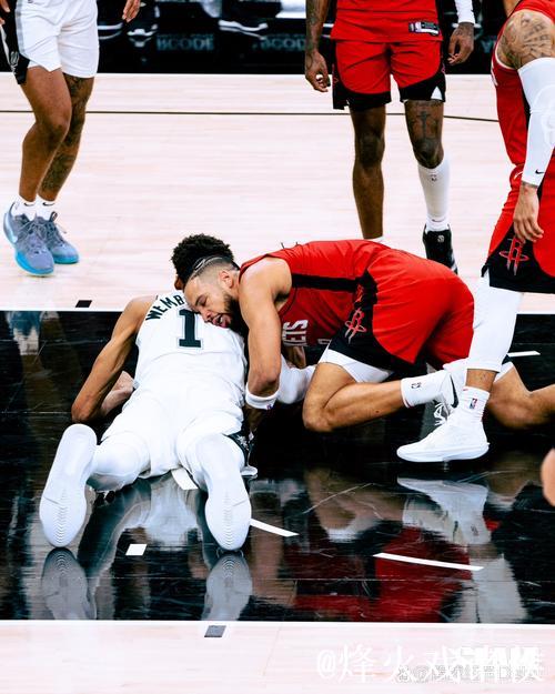 杨砍28+11助老鹰险胜绿军 步行者力克76人致其5连败 杨砍28+11助老鹰险胜绿军 步行者力克76人致其5连败